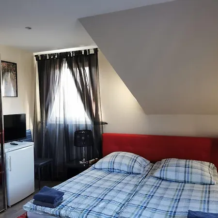 Gaestehaus Sol Tour 게스트하우스 아렌스펠데